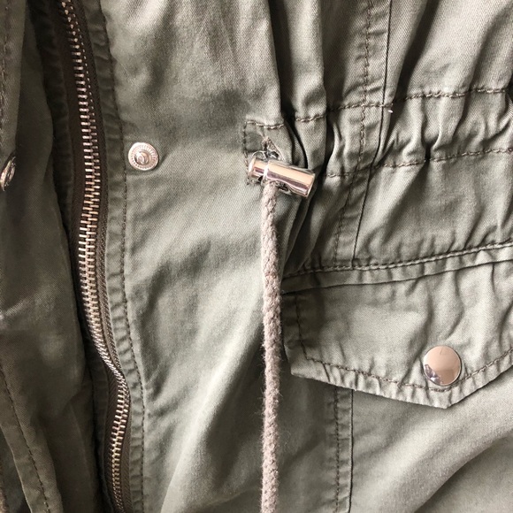 Army Green Zip Up Vest - Picture 4 of 7